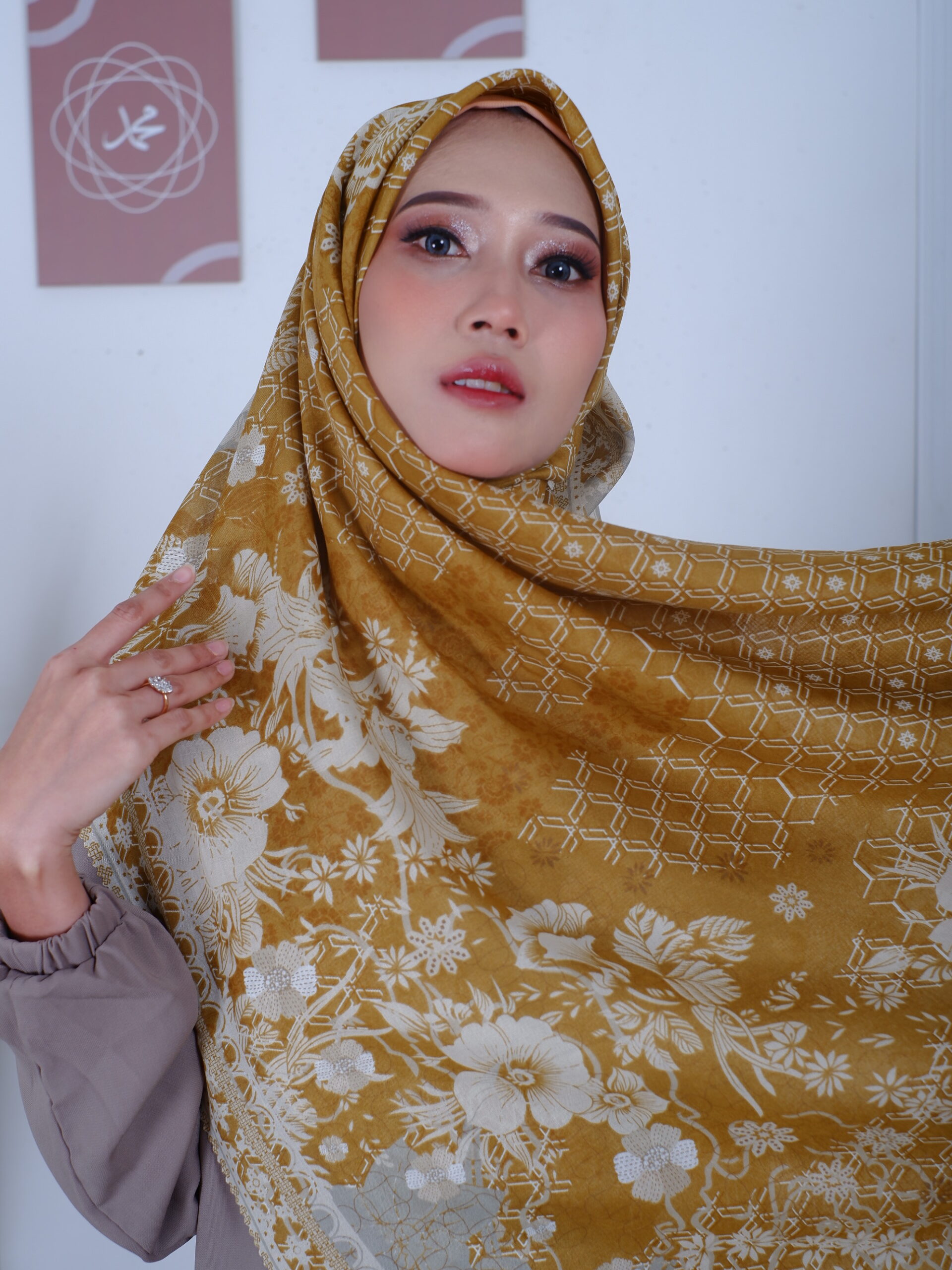 Hijab Motif : Inovasi Elegan Untuk Dunia Fashion Muslim Modern