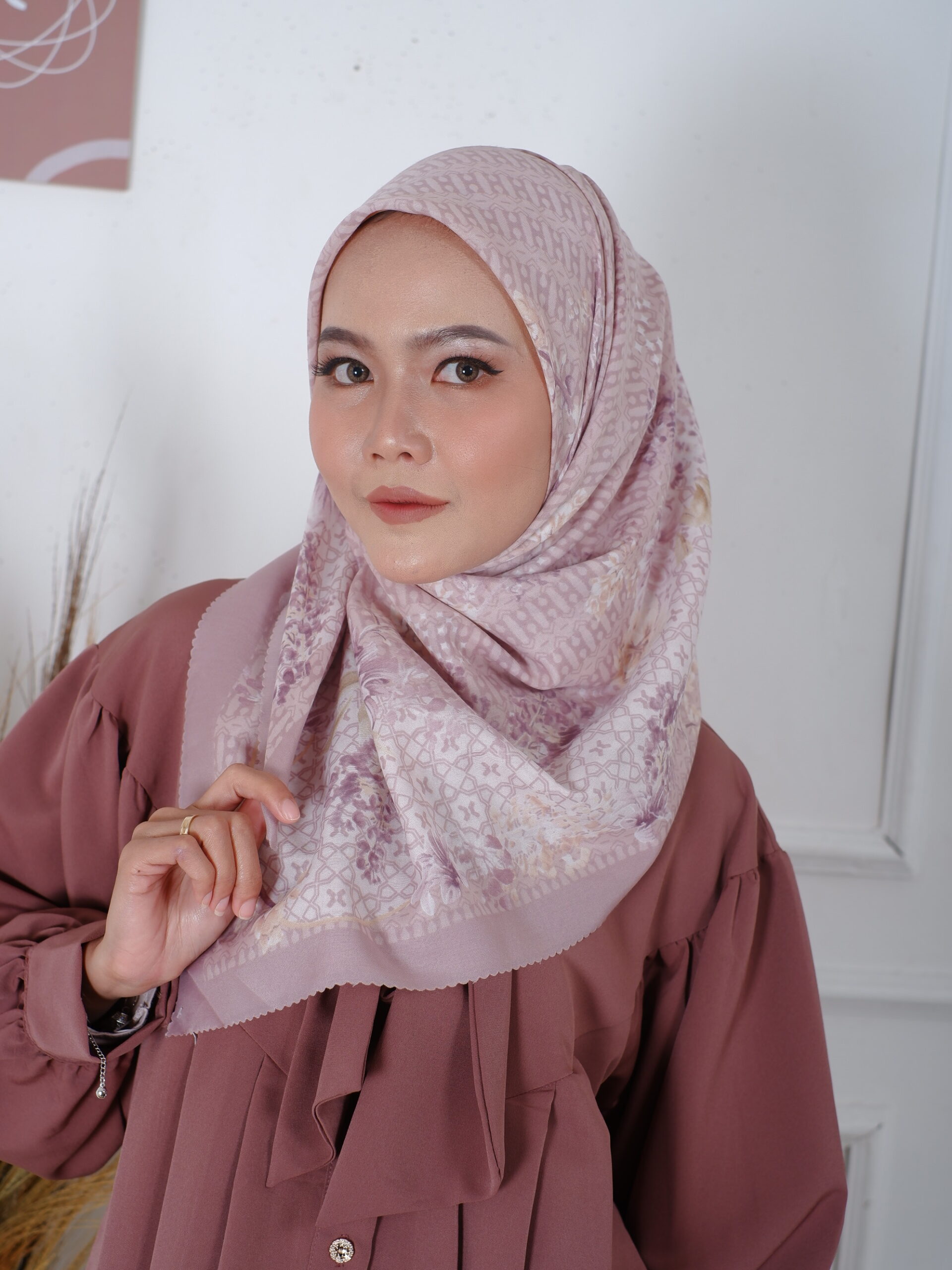 Hijab Motif : Inovasi Elegan Untuk Dunia Fashion Muslim Modern